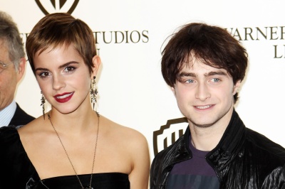 29254_kaneda_Emma_Watson_Warner_Brothers_Leavesden_Studios_Photocall_30_123_24lo.jpg