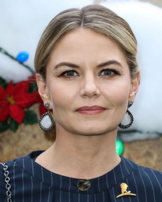 90615273_mega322186_jennifer_morrison_166.jpg