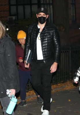 398619960_john-krasinski-019.jpg