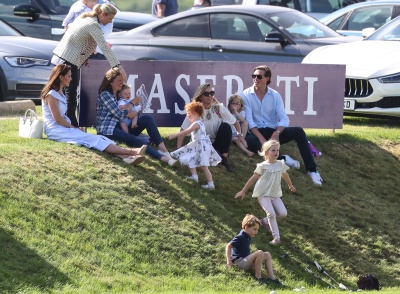 72725842_kate_middleton_10062018_adds_08.jpg