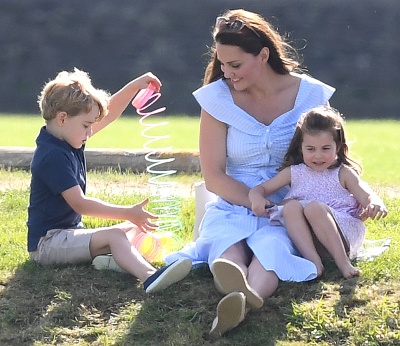 72729450_kate_middleton_10062018_addds_12.jpg