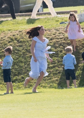 72730697_kate_middleton_10062018_adddds_07.jpg