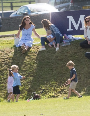 72730704_kate_middleton_10062018_adddds_10.jpg