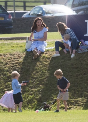 72730738_kate_middleton_10062018_adddds_27.jpg