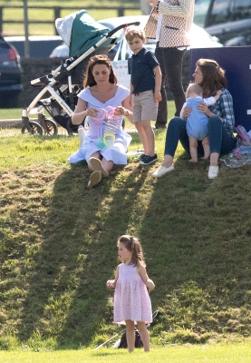 72730747_kate_middleton_10062018_adddds_30.jpg