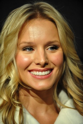 179122235_kristen-bell-avakian-beverly-hills-boutique-celebration-2008-hq-24.jpg