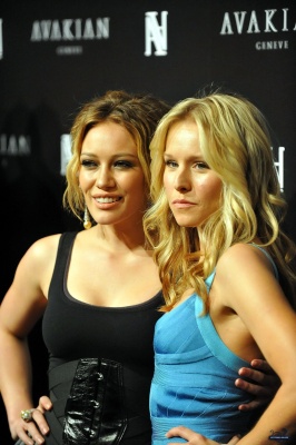 179122262_kristen-bell-avakian-beverly-hills-boutique-celebration-2008-hq-30~0.jpg