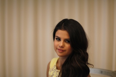 805694192_SelenaGomez_ReutersPhotoshootHQ8_122_494lo.jpg