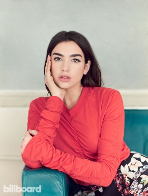 dualipa_001.jpg