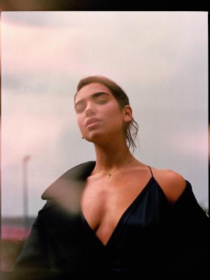 dualipa_002.jpg