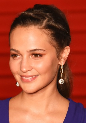 125569664_picturepub-alicia-vikander-009.jpg