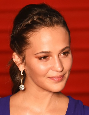 125569665_picturepub-alicia-vikander-010.jpg